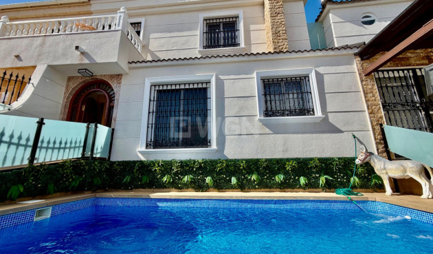 Odsprzedaż - Villa - Orihuela Costa - La Zenia