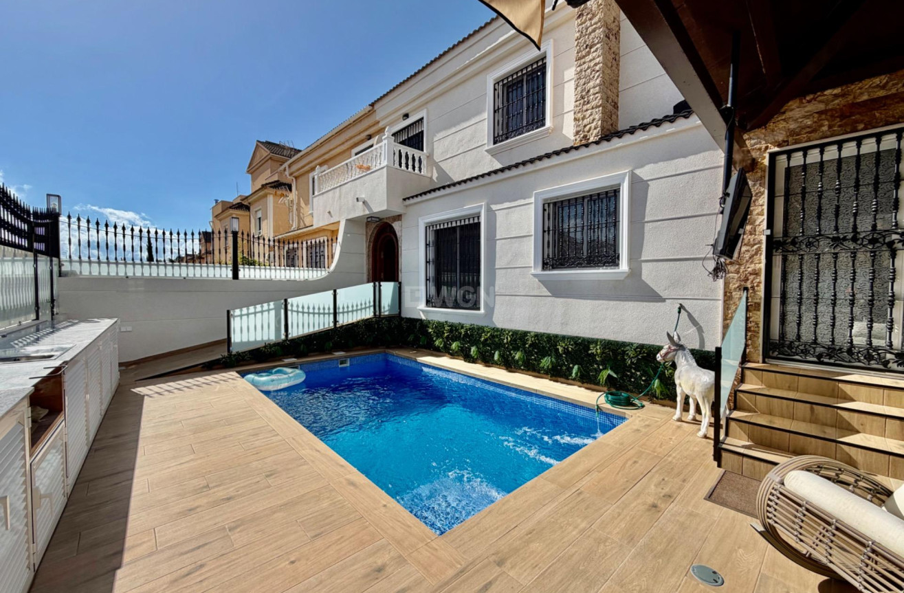 Odsprzedaż - Villa - Orihuela Costa - La Zenia