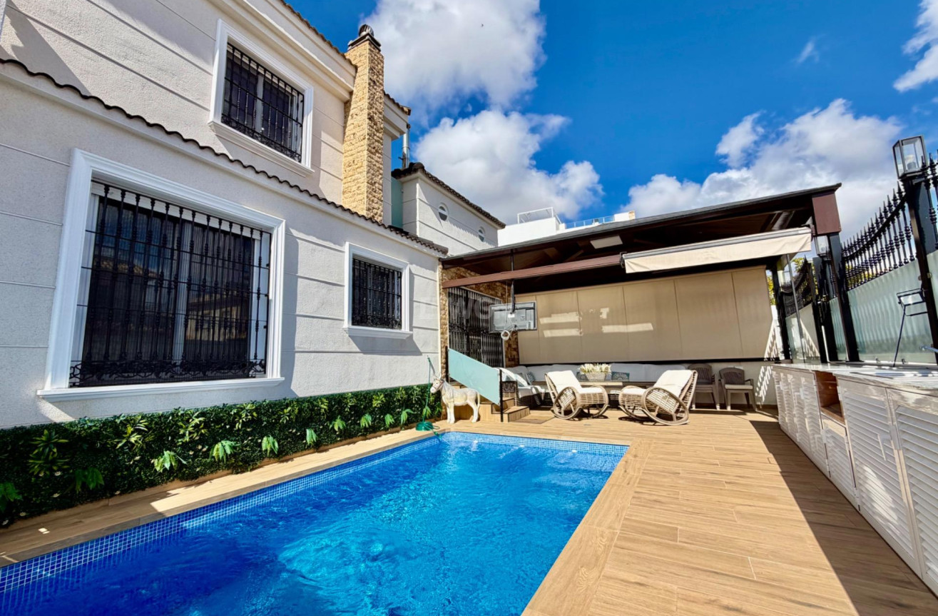 Odsprzedaż - Villa - Orihuela Costa - La Zenia