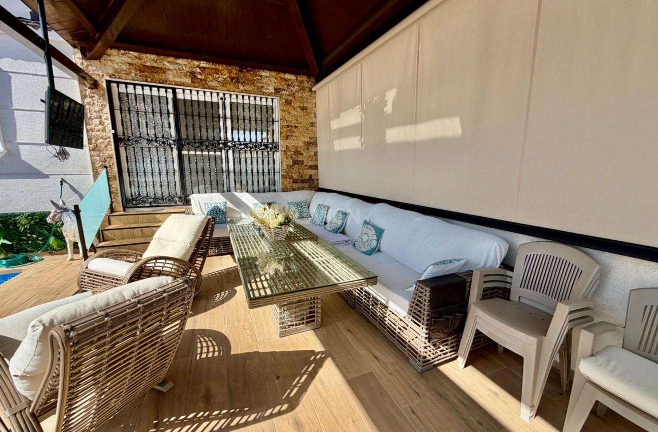 Odsprzedaż - Villa - Orihuela Costa - La Zenia