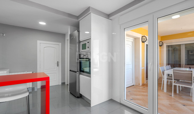 Odsprzedaż - Villa - Ciudad De Las Comunicaciones - Costa Blanca