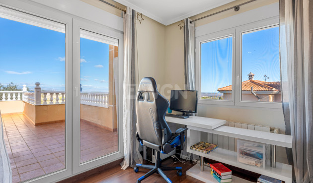 Odsprzedaż - Villa - Ciudad De Las Comunicaciones - Costa Blanca