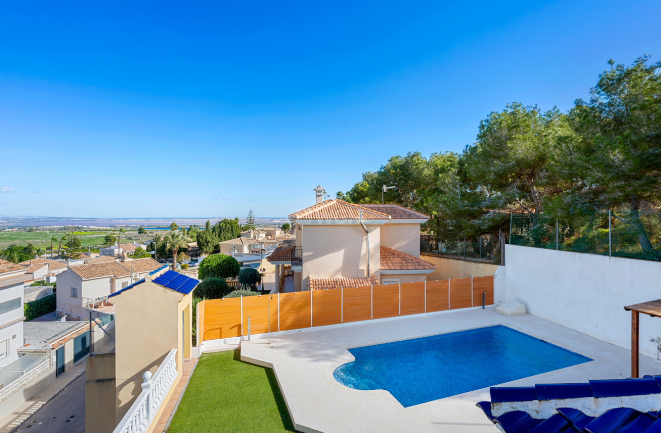 Odsprzedaż - Villa - Ciudad De Las Comunicaciones - Costa Blanca
