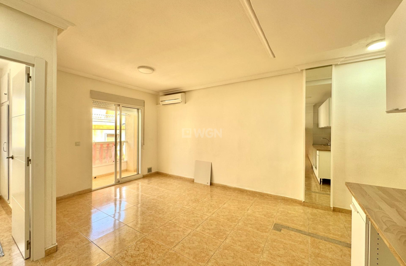 Odsprzedaż - Mieszkanie w bloku - Torrevieja - Centro