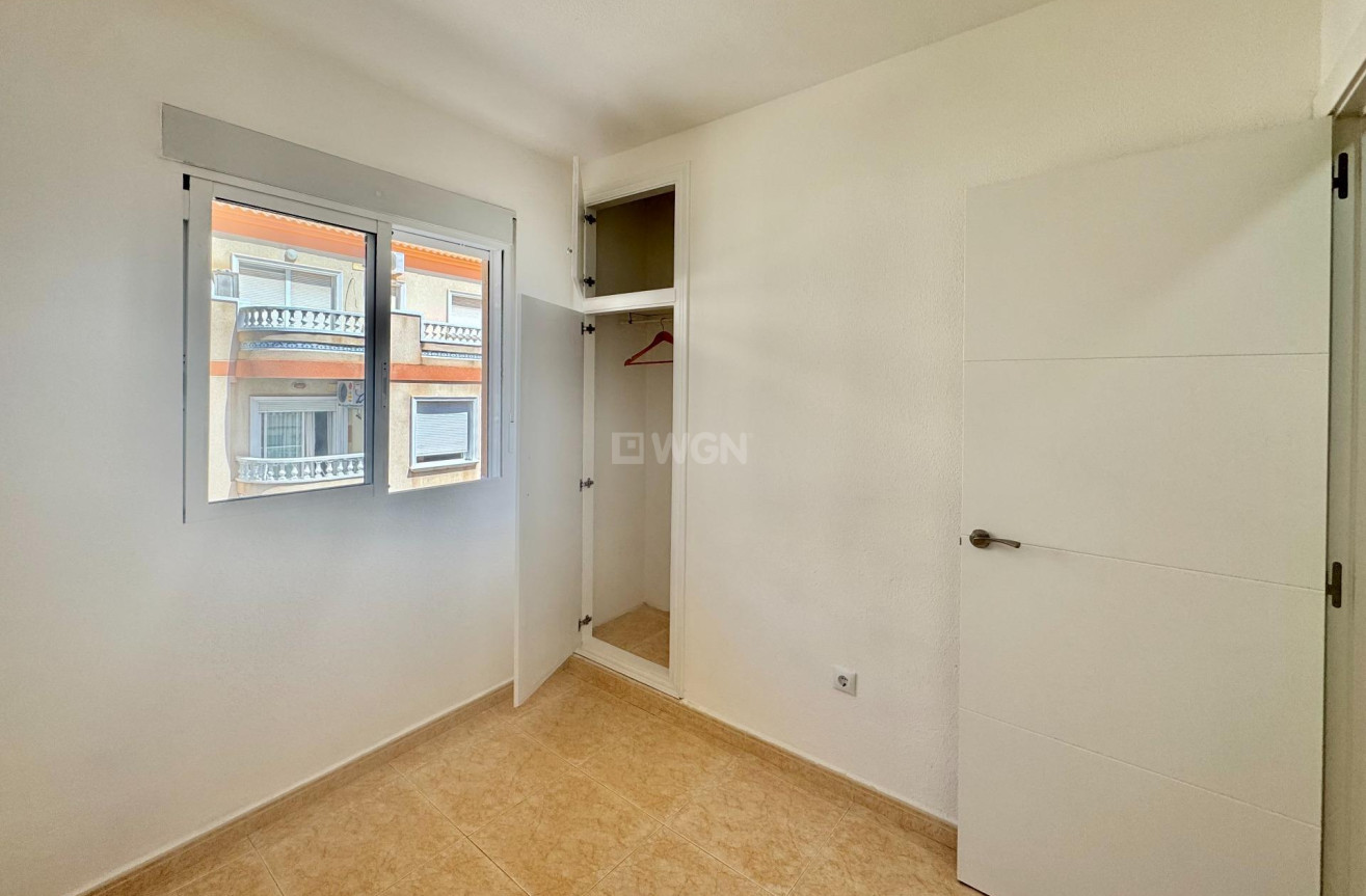 Odsprzedaż - Mieszkanie w bloku - Torrevieja - Centro
