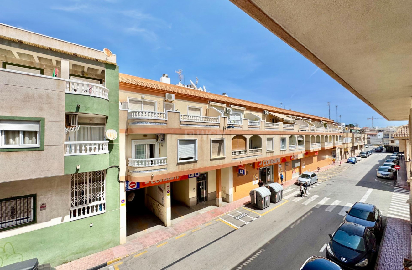 Odsprzedaż - Mieszkanie w bloku - Torrevieja - Centro