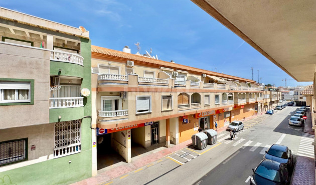 Odsprzedaż - Mieszkanie w bloku - Torrevieja - Centro