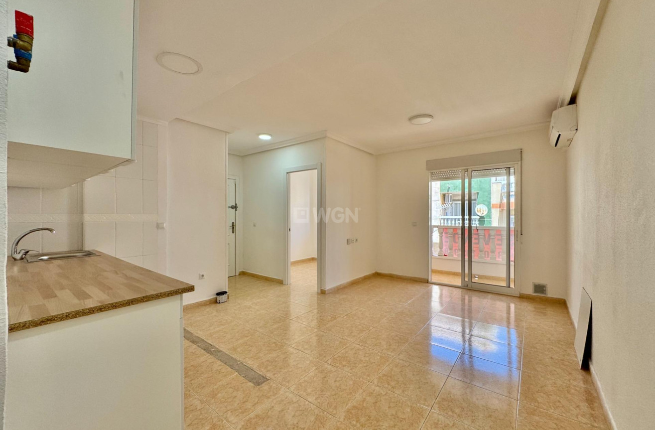 Odsprzedaż - Mieszkanie w bloku - Torrevieja - Centro