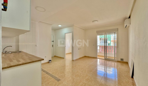 Odsprzedaż - Mieszkanie w bloku - Torrevieja - Centro