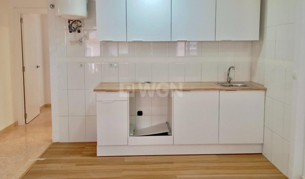Odsprzedaż - Mieszkanie w bloku - Torrevieja - Centro