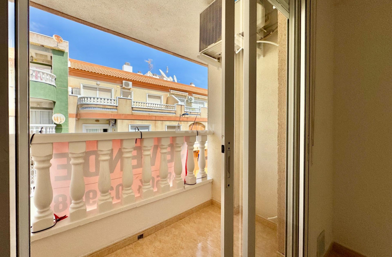 Odsprzedaż - Mieszkanie w bloku - Torrevieja - Centro