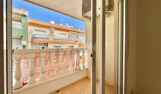 Odsprzedaż - Mieszkanie w bloku - Torrevieja - Centro