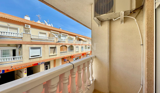 Odsprzedaż - Mieszkanie w bloku - Torrevieja - Centro