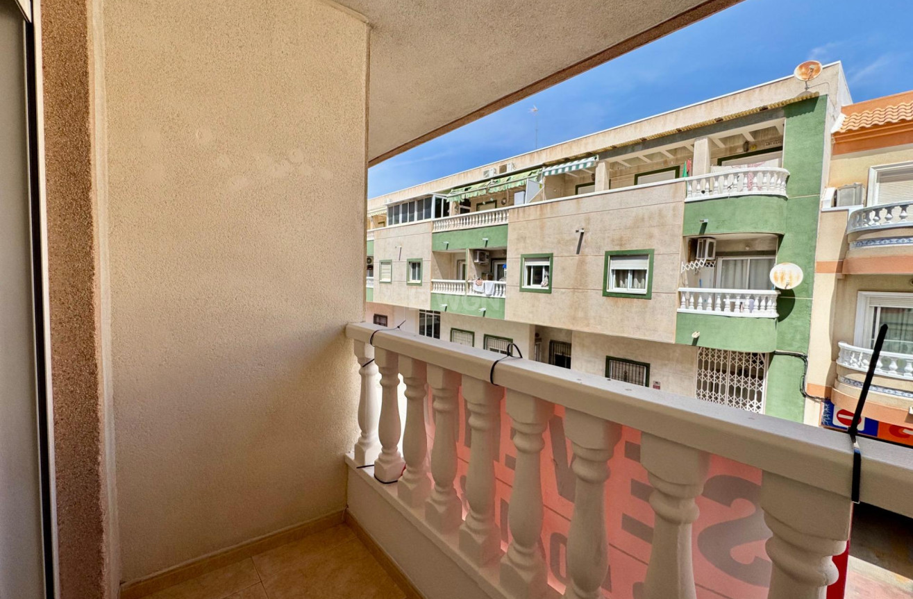 Odsprzedaż - Mieszkanie w bloku - Torrevieja - Centro