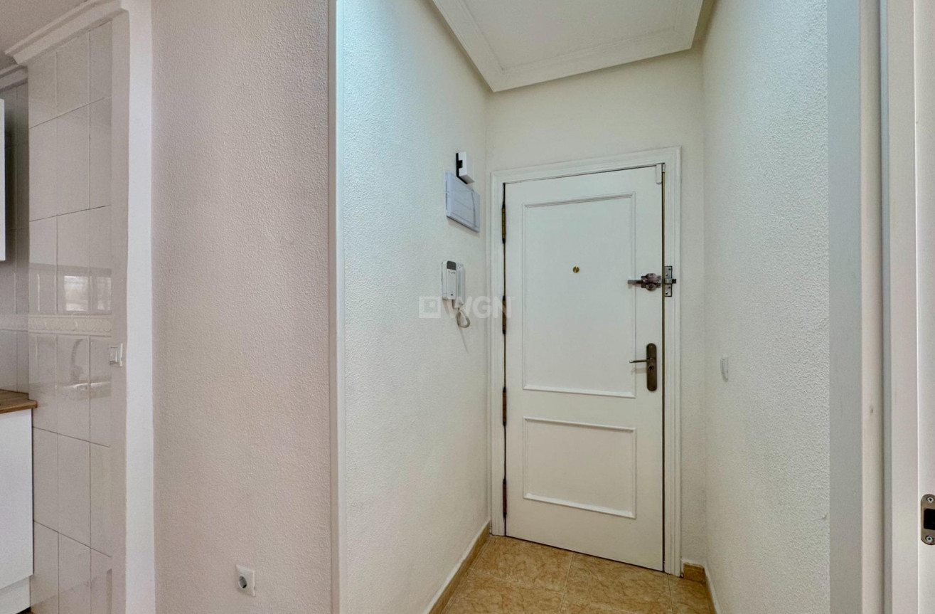 Odsprzedaż - Mieszkanie w bloku - Torrevieja - Centro