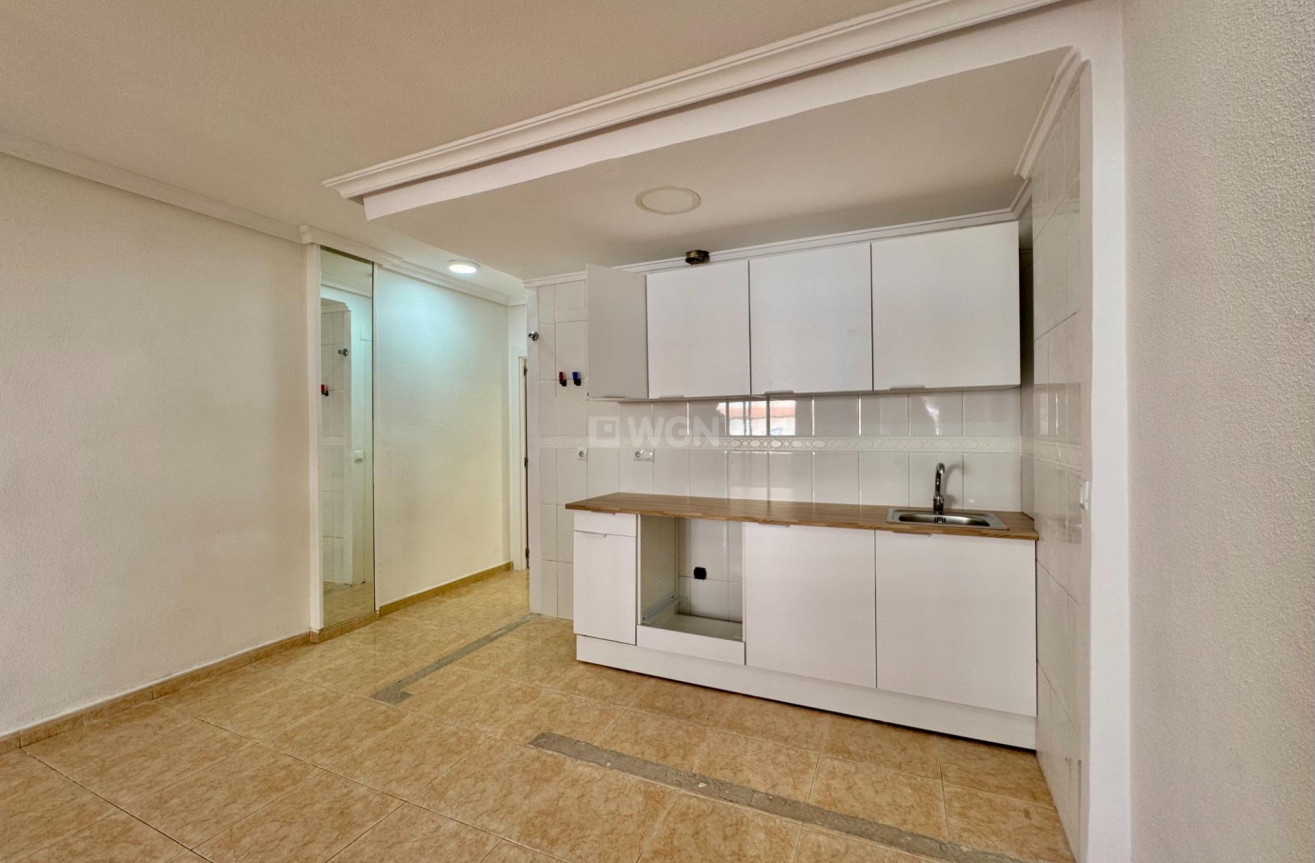 Odsprzedaż - Mieszkanie w bloku - Torrevieja - Centro