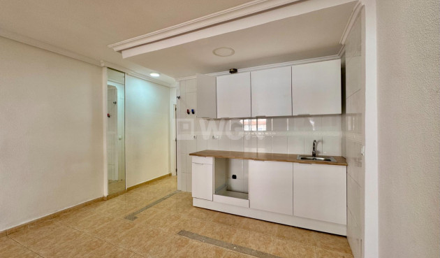 Odsprzedaż - Mieszkanie w bloku - Torrevieja - Centro