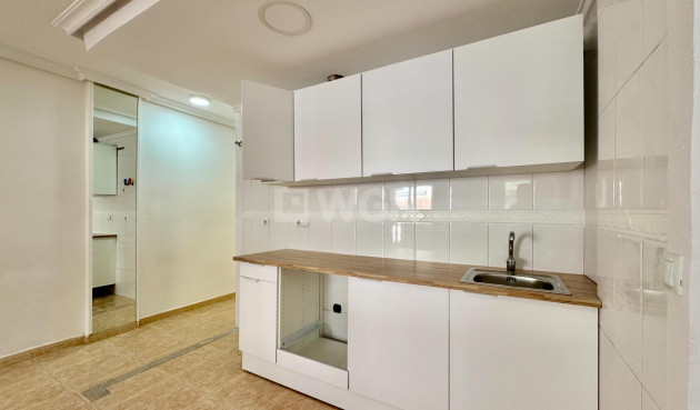 Odsprzedaż - Mieszkanie w bloku - Torrevieja - Centro