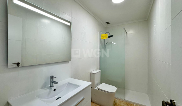 Odsprzedaż - Mieszkanie w bloku - Torrevieja - Centro