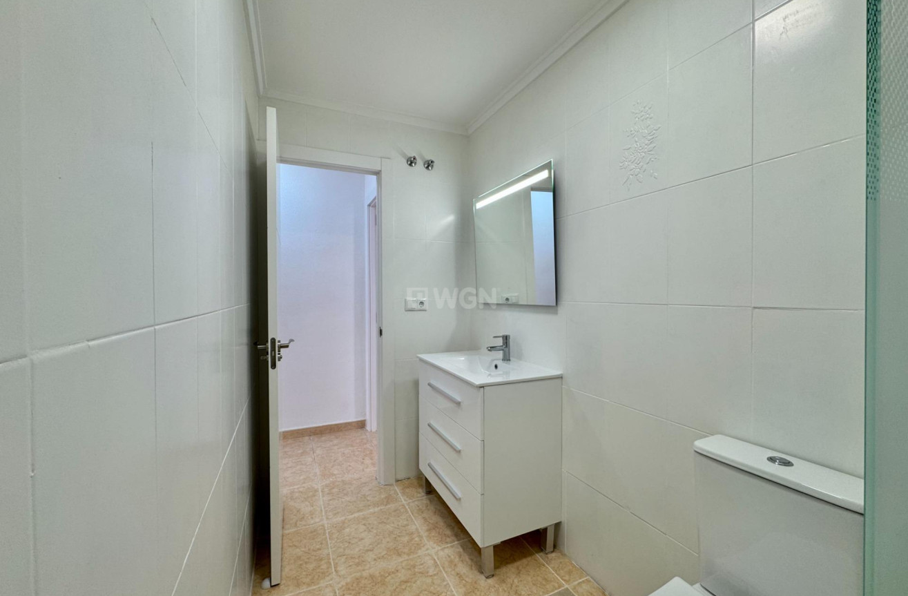 Odsprzedaż - Mieszkanie w bloku - Torrevieja - Centro