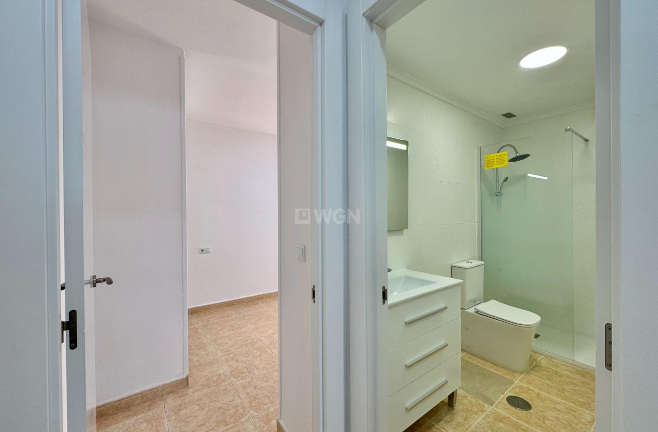 Odsprzedaż - Mieszkanie w bloku - Torrevieja - Centro