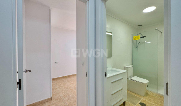 Odsprzedaż - Mieszkanie w bloku - Torrevieja - Centro