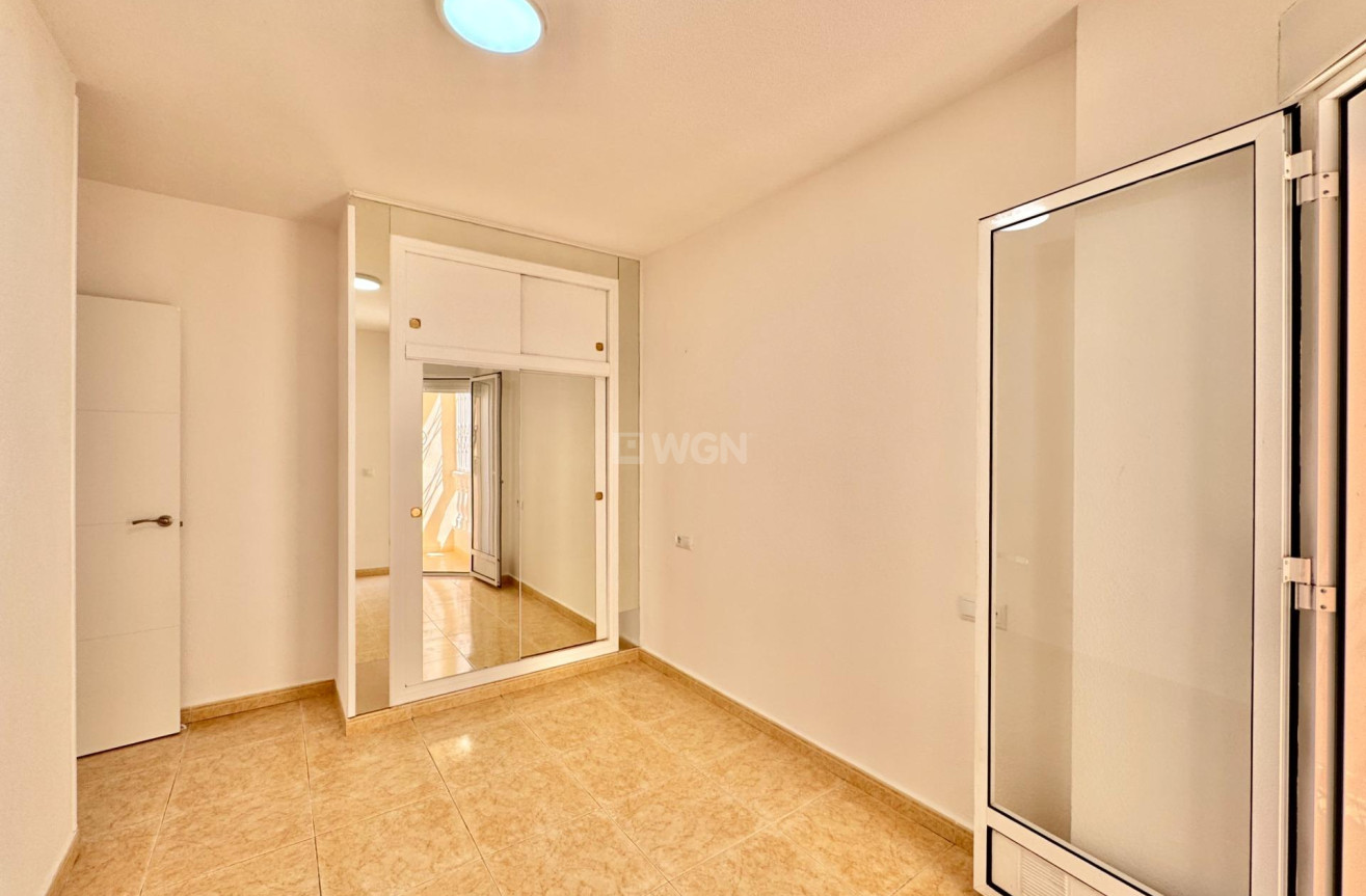 Odsprzedaż - Mieszkanie w bloku - Torrevieja - Centro