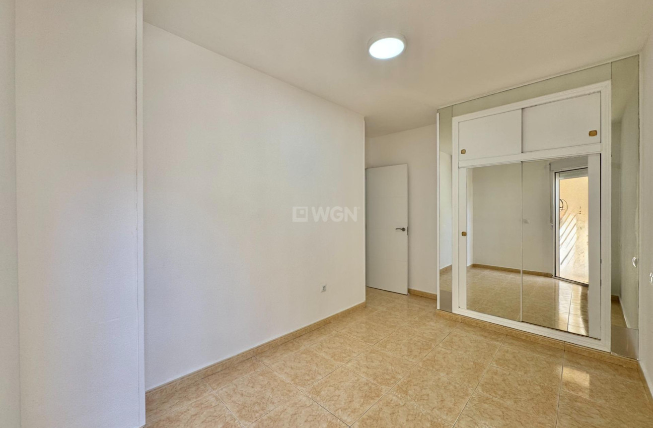 Odsprzedaż - Mieszkanie w bloku - Torrevieja - Centro