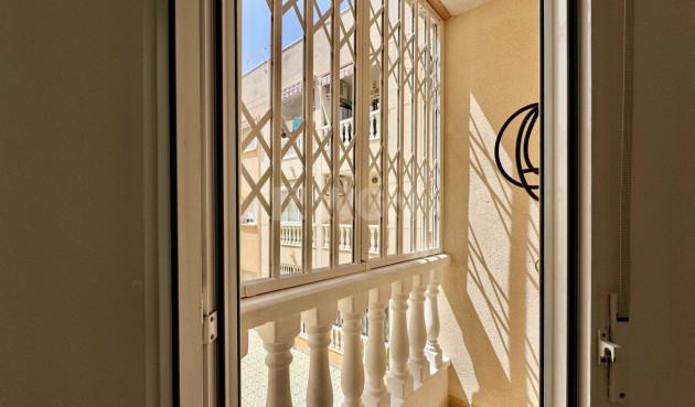 Odsprzedaż - Mieszkanie w bloku - Torrevieja - Centro
