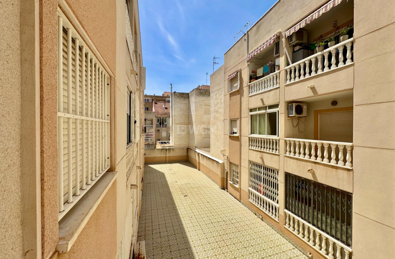 Odsprzedaż - Mieszkanie w bloku - Torrevieja - Centro