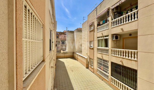 Odsprzedaż - Mieszkanie w bloku - Torrevieja - Centro