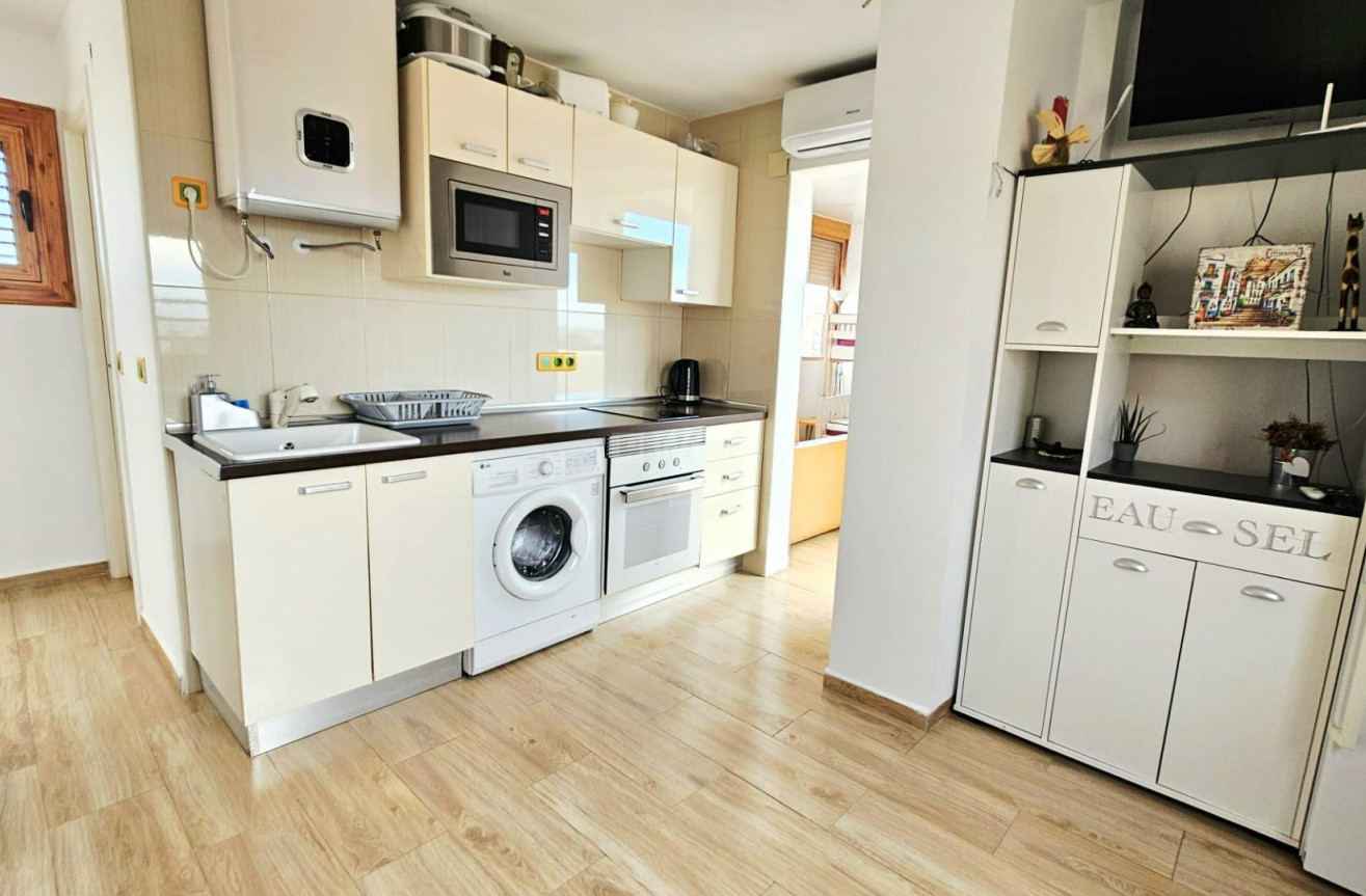 Odsprzedaż - Mieszkanie w bloku - Torrevieja - Nueva Torrevieja