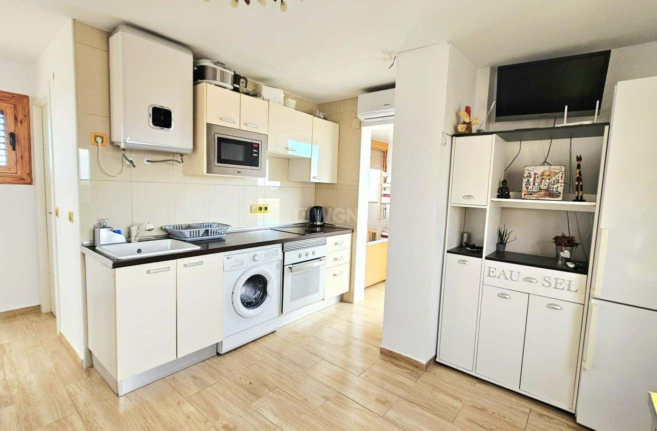 Odsprzedaż - Mieszkanie w bloku - Torrevieja - Nueva Torrevieja