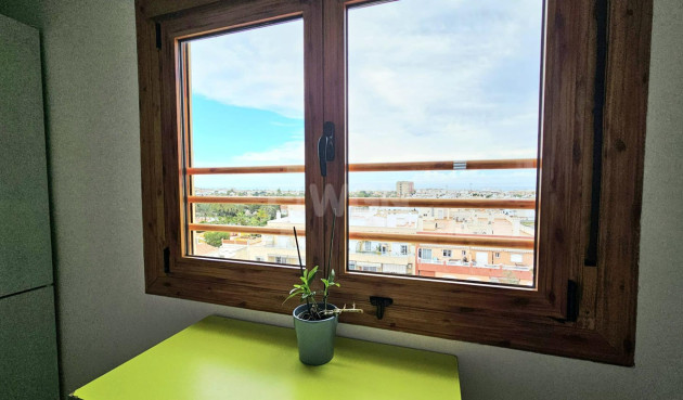 Odsprzedaż - Mieszkanie w bloku - Torrevieja - Nueva Torrevieja