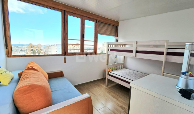 Odsprzedaż - Mieszkanie w bloku - Torrevieja - Nueva Torrevieja