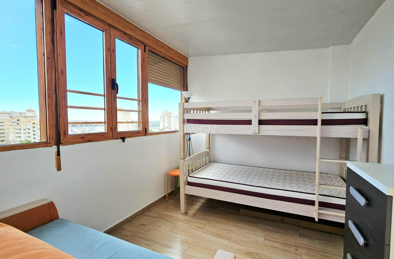 Odsprzedaż - Mieszkanie w bloku - Torrevieja - Nueva Torrevieja