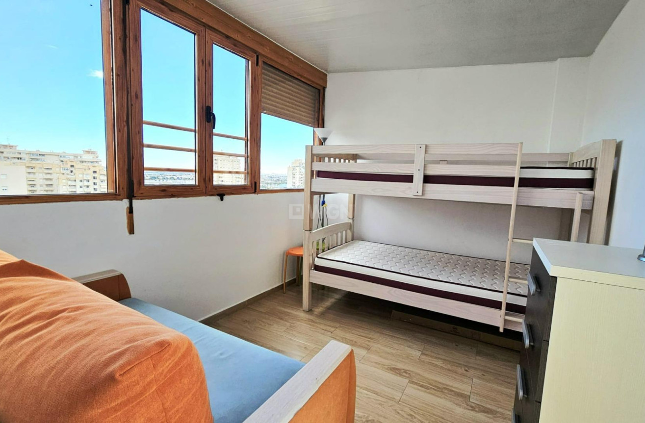 Odsprzedaż - Mieszkanie w bloku - Torrevieja - Nueva Torrevieja