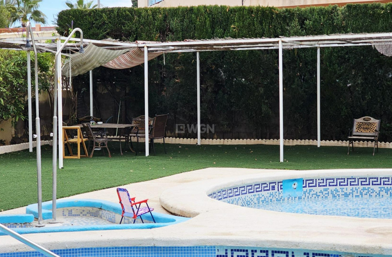 Odsprzedaż - Mieszkanie w bloku - Torrevieja - Nueva Torrevieja