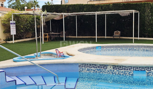 Odsprzedaż - Mieszkanie w bloku - Torrevieja - Nueva Torrevieja