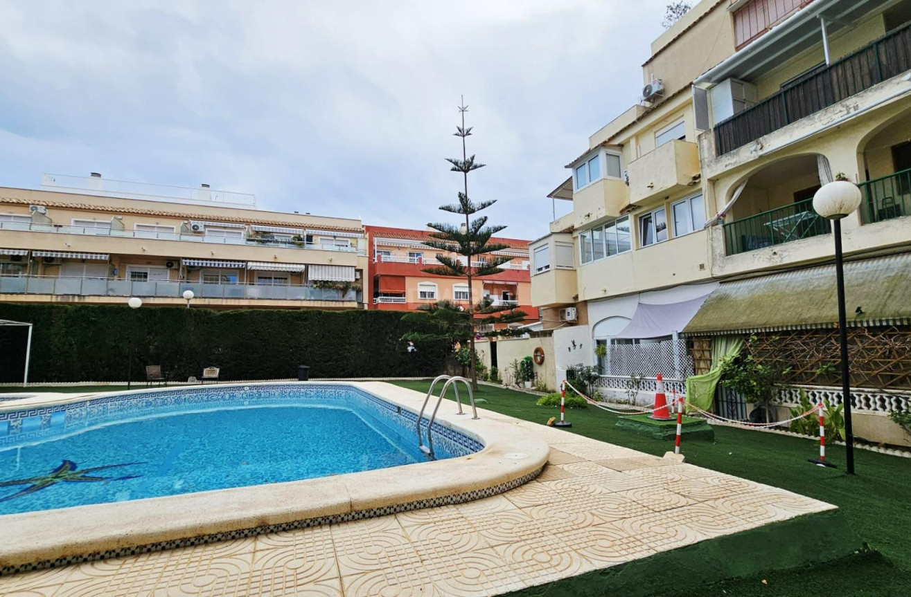 Odsprzedaż - Mieszkanie w bloku - Torrevieja - Nueva Torrevieja