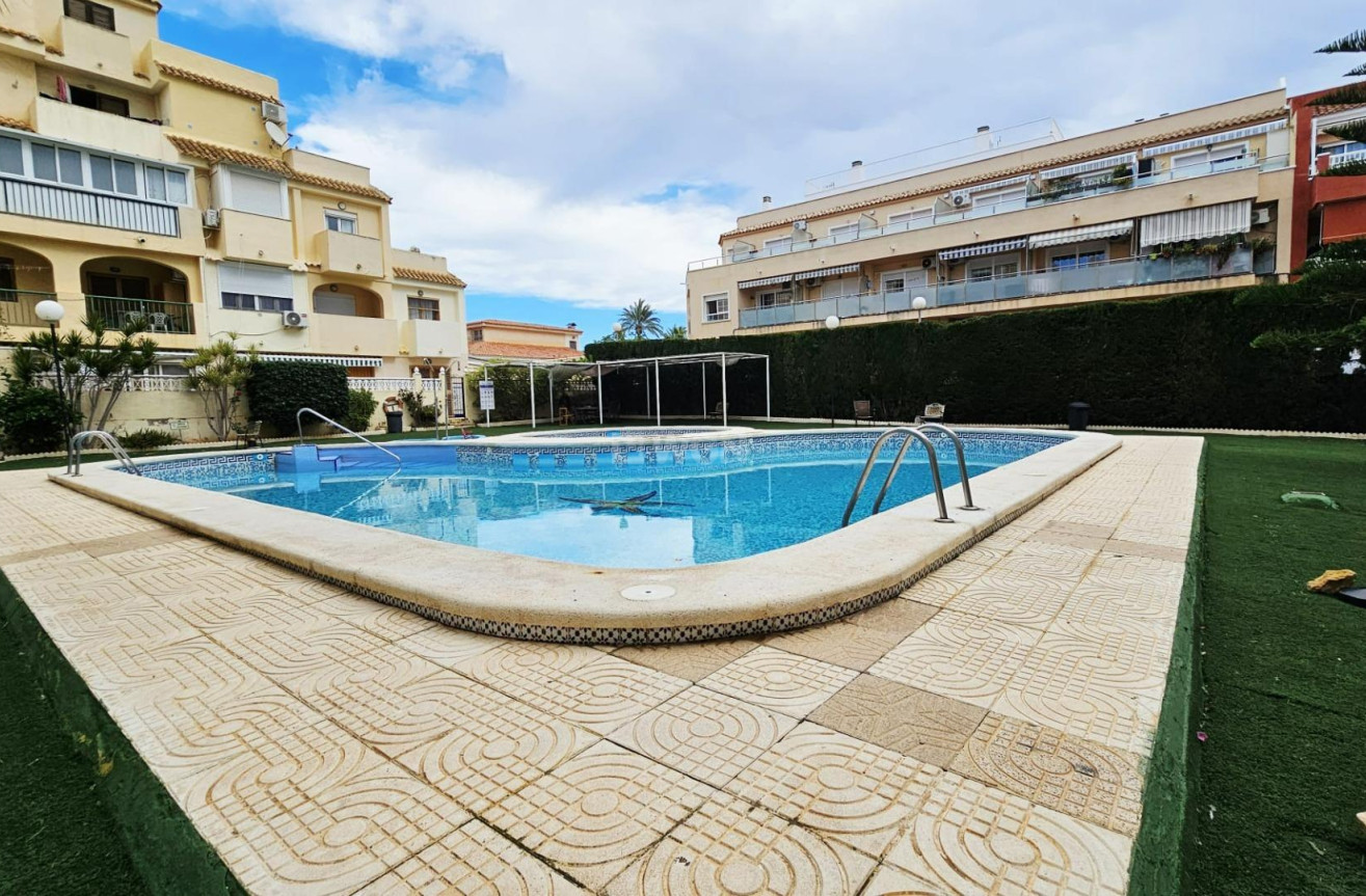 Odsprzedaż - Mieszkanie w bloku - Torrevieja - Nueva Torrevieja