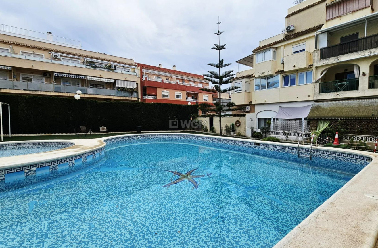Odsprzedaż - Mieszkanie w bloku - Torrevieja - Nueva Torrevieja