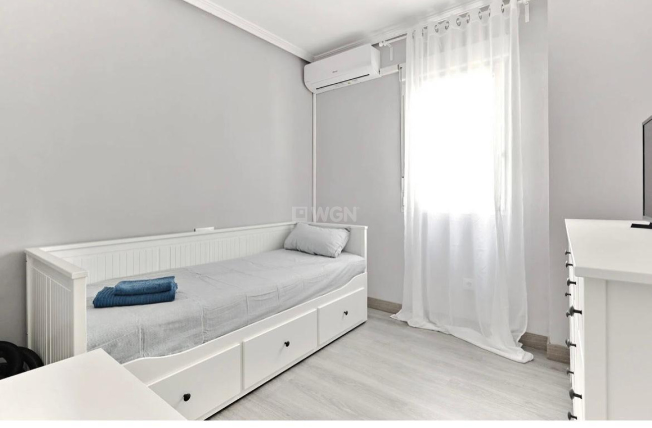Odsprzedaż - Mieszkanie w bloku - Torrevieja - Centro