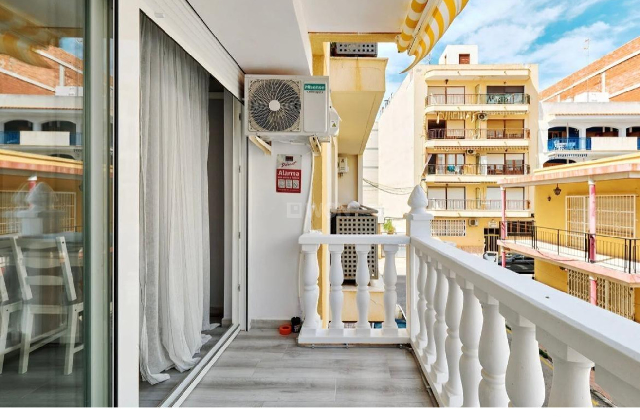 Odsprzedaż - Mieszkanie w bloku - Torrevieja - Centro