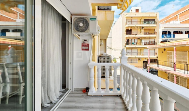 Odsprzedaż - Mieszkanie w bloku - Torrevieja - Centro