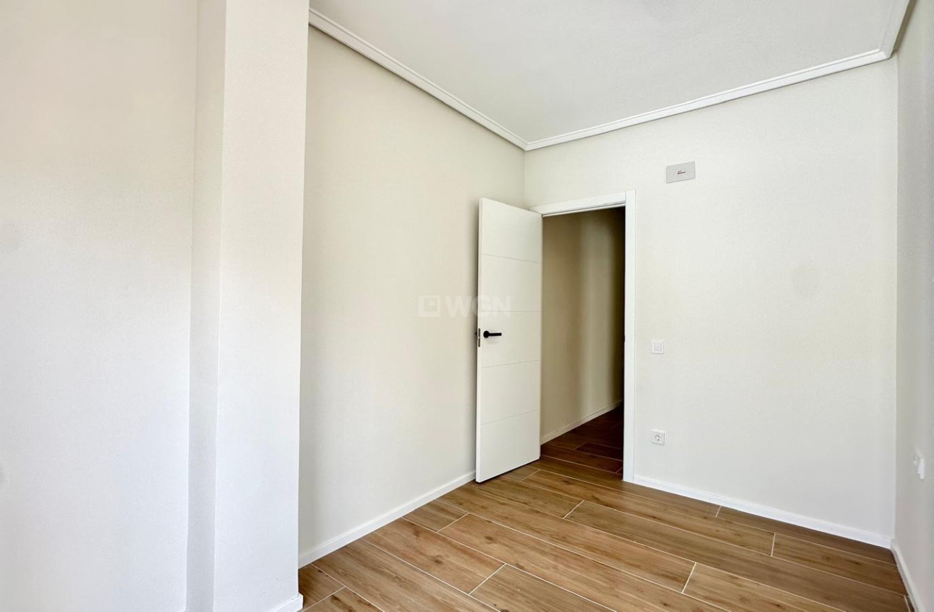 Odsprzedaż - Mieszkanie w bloku - Torrevieja - Centro