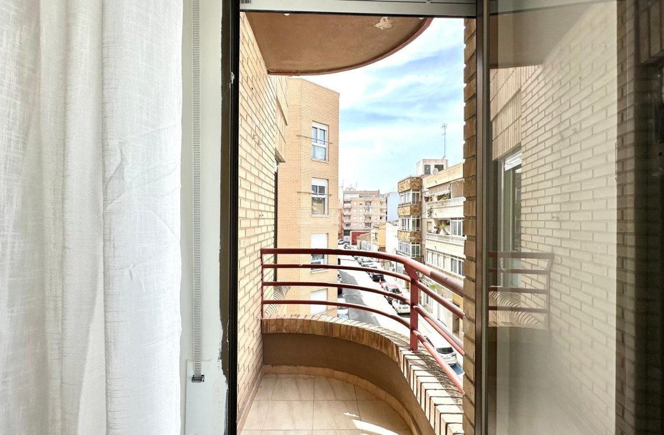 Odsprzedaż - Mieszkanie w bloku - Torrevieja - Centro