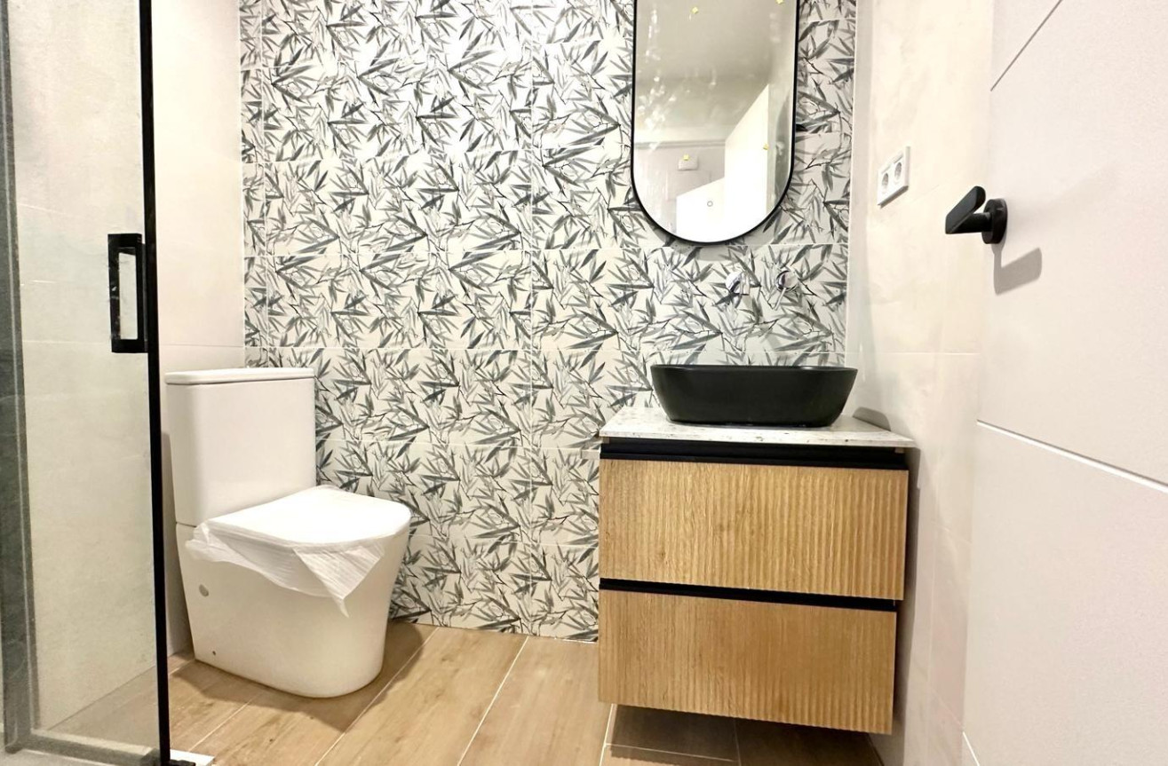 Odsprzedaż - Mieszkanie w bloku - Torrevieja - Centro