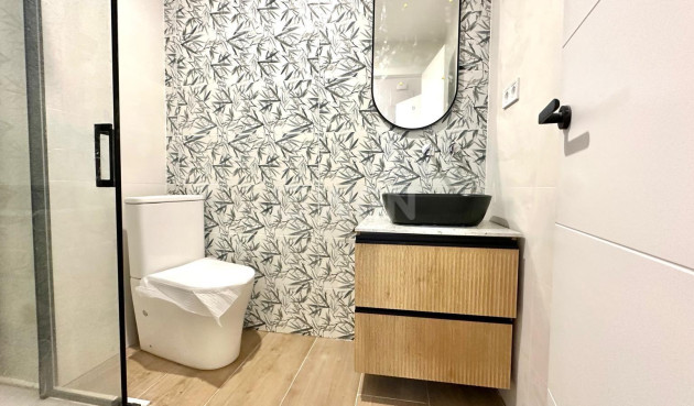 Odsprzedaż - Mieszkanie w bloku - Torrevieja - Centro