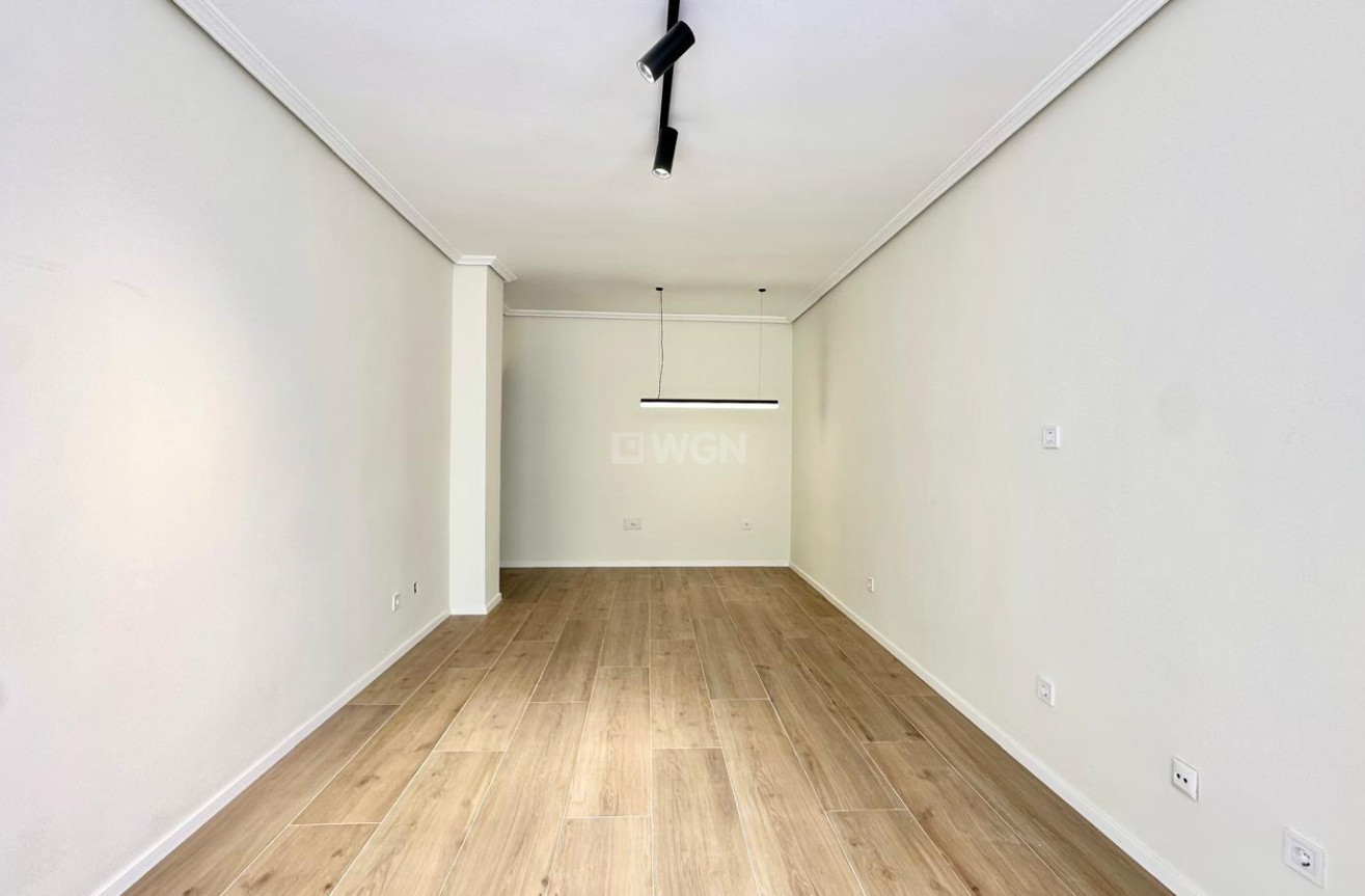 Odsprzedaż - Mieszkanie w bloku - Torrevieja - Centro